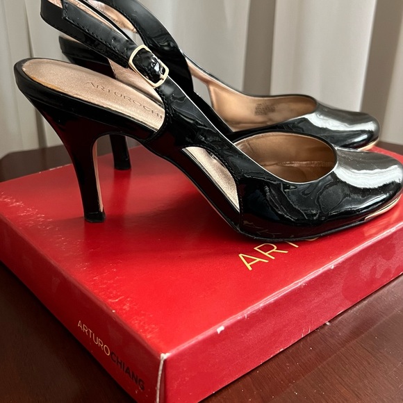 Arturo Chiang patent leather sling back heel Size 7 - Picture 2 of 4